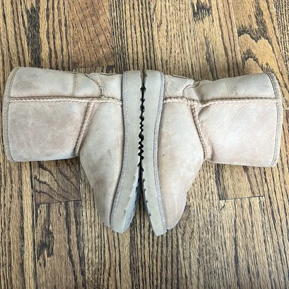 UGG boots size kids 10 - Picture 2 of 6
